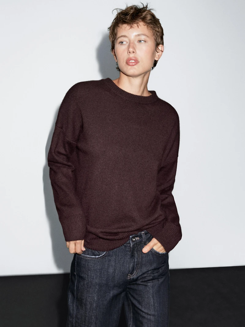 Mid-rise straight-leg jeans