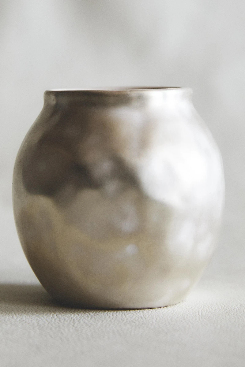 SHINY CERAMIC VASE