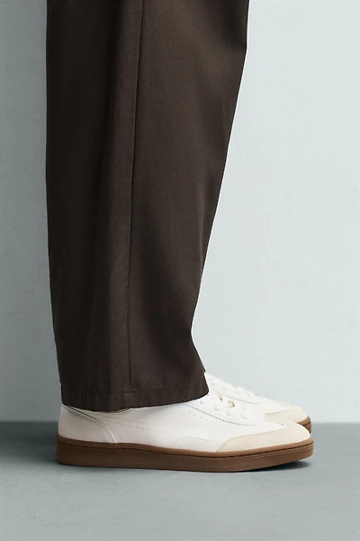 CONTRASTING SOLE SNEAKERS