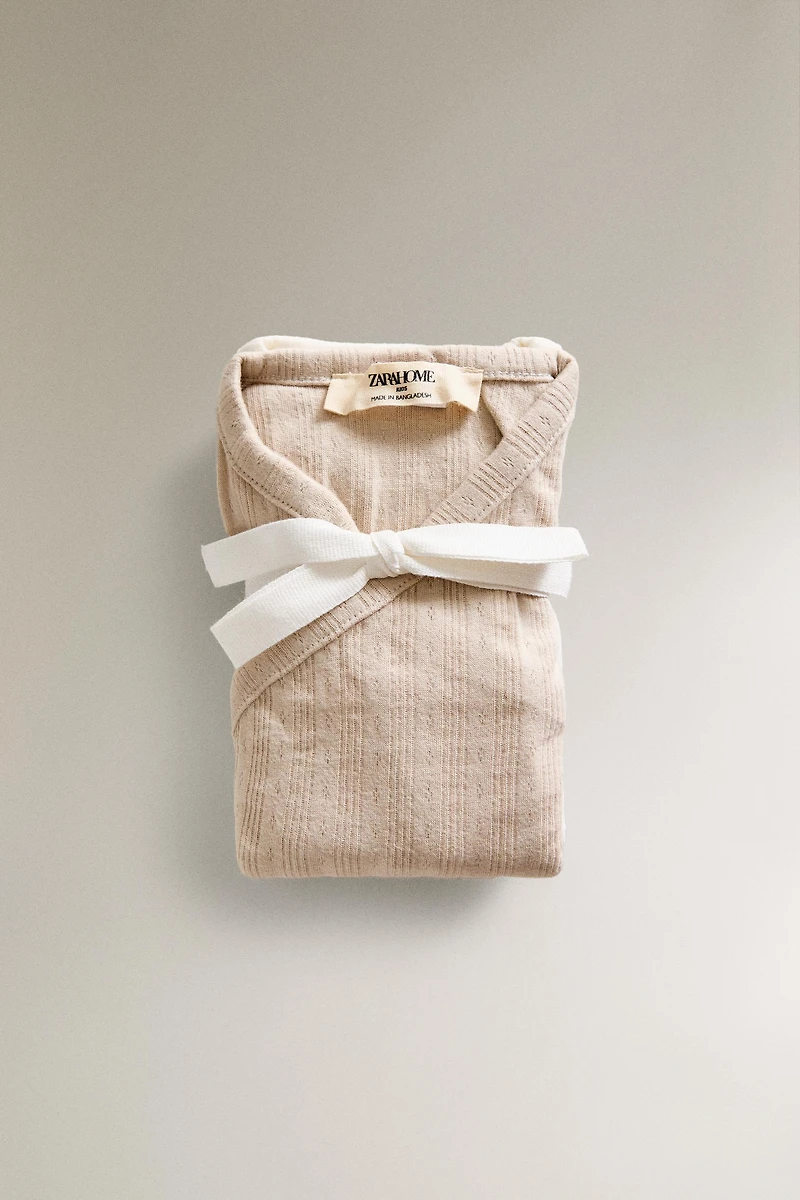 CHILDREN’S SET OF BODYSUITS