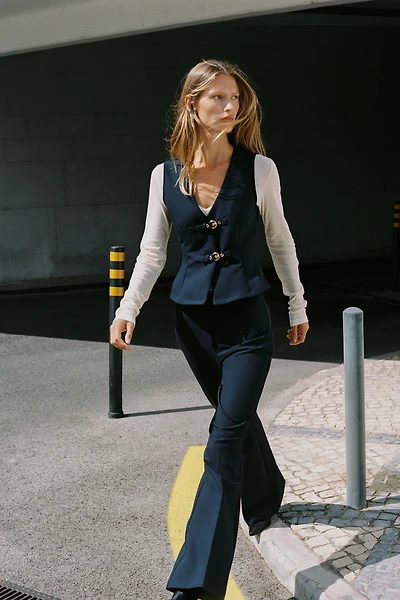 BUCKLE CREPE TOP