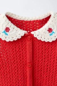 GILET EN MAILLE COL CLAUDINE À FLEURS BRODÉES