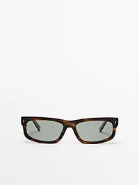 Lunettes de soleil étroites