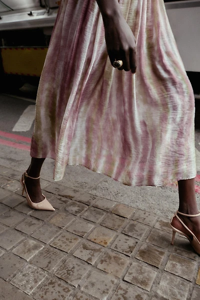 PATENT SLINGBACK HEELS