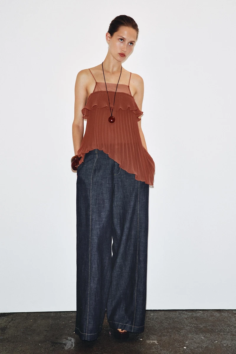PLEATED RUFFLE TOP