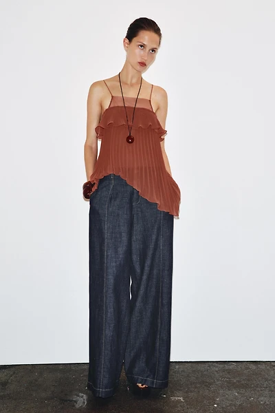 PLEATED RUFFLE TOP