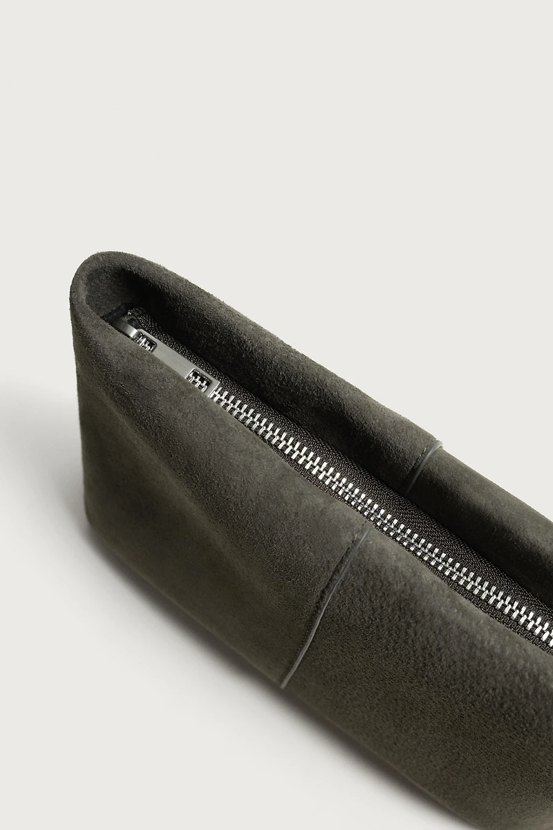 LEATHER TOILETRY BAG