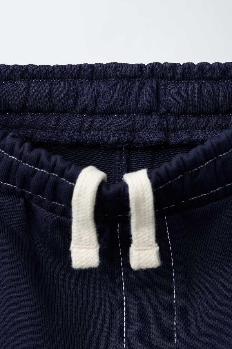 ENSEMBLE SWEAT ET PANTALON EN MOLLETON SURPIQUÉ