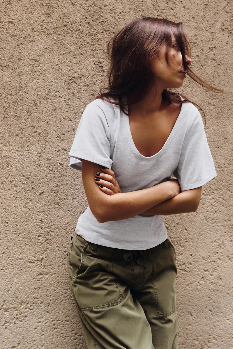 T-SHIRT COL PLONGEANT MANCHES COURTES