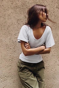 T-SHIRT COL PLONGEANT MANCHES COURTES