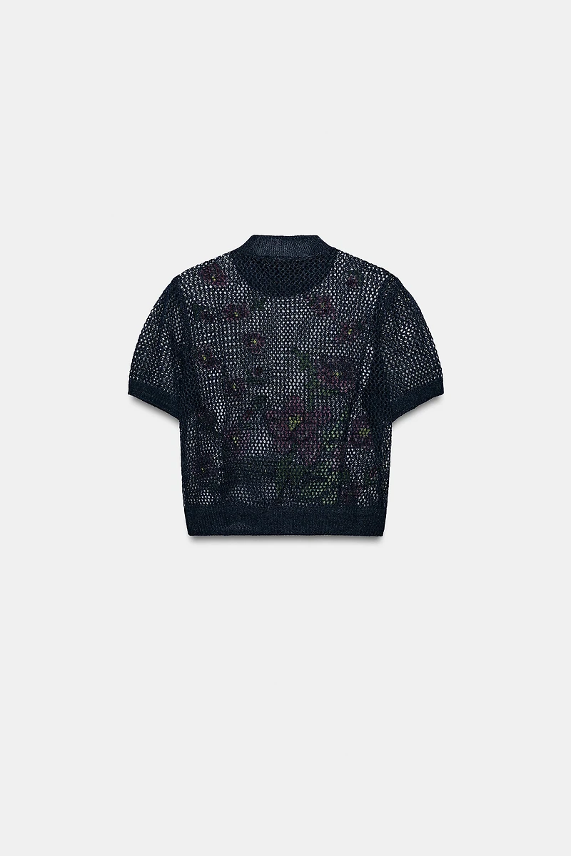 TOP EN MAILLE À FLEURS BRODÉES