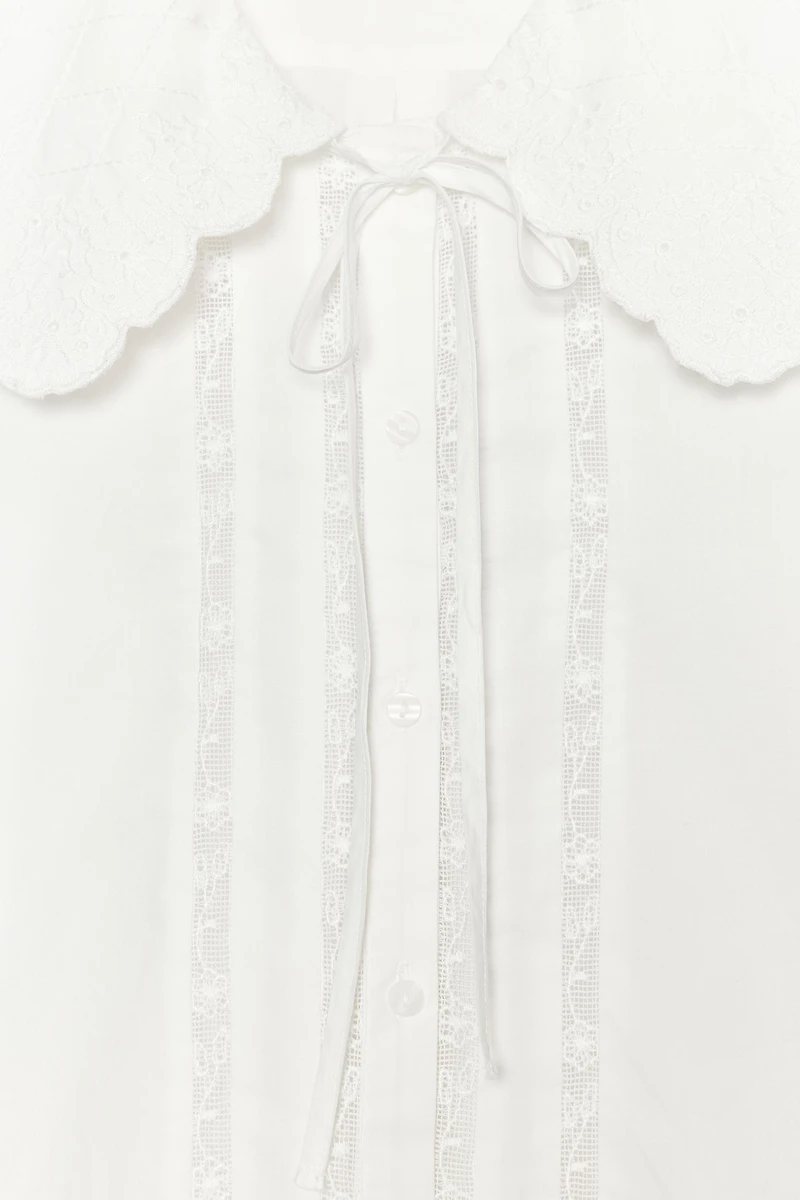 EMBROIDERED PETER PAN COLLAR SHIRT
