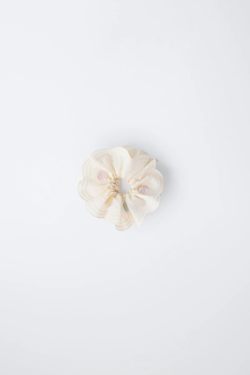 EMBROIDERED FLOWER SCRUNCHIE