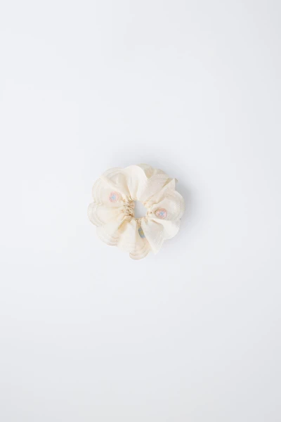 EMBROIDERED FLOWER SCRUNCHIE