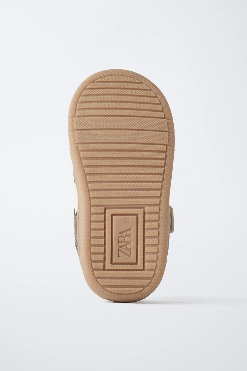 RETRO BAREFOOT SNEAKERS