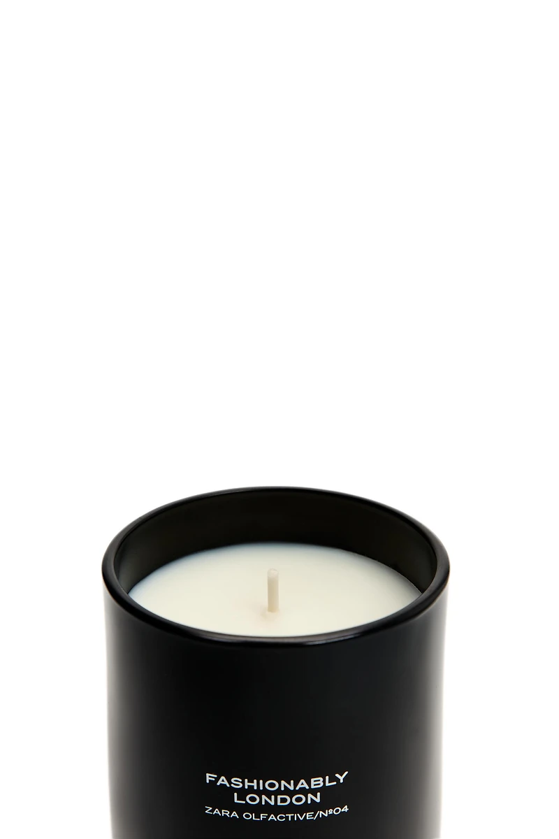 FASHIONABLY LONDON SCENTED CANDLE 7.05 OZ.