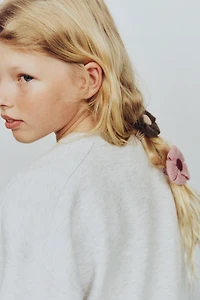 KNIT FLOWER SCRUNCHIES