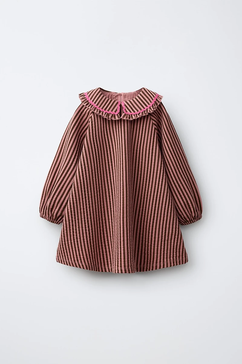 ROBE À RAYURES ET COL CLAUDINE
