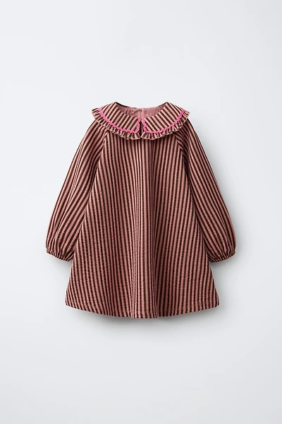 ROBE À RAYURES ET COL CLAUDINE