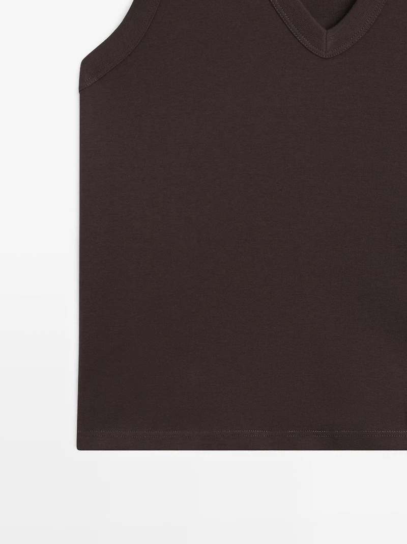 100% cotton V-neck T-shirt