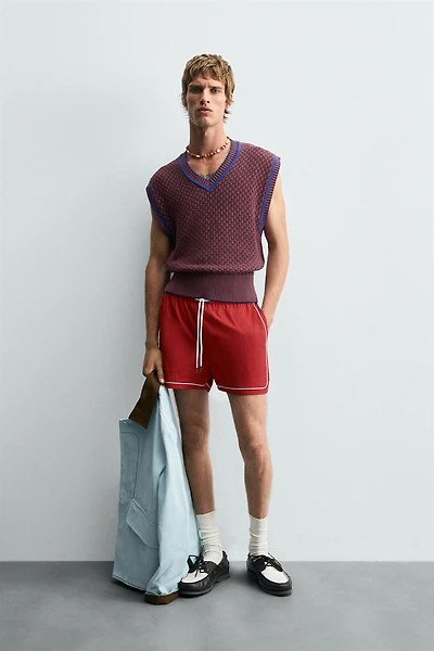 CONTRAST KNIT VEST