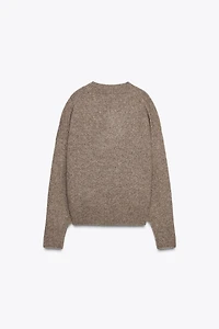 SOFT V-NECK KNIT SWEATER