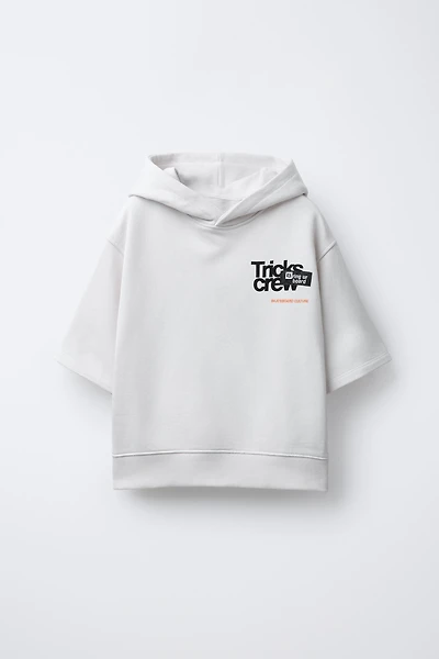 SHORT SLEEVE TEXT SWEATSHIRT