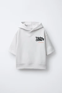 SHORT SLEEVE TEXT SWEATSHIRT