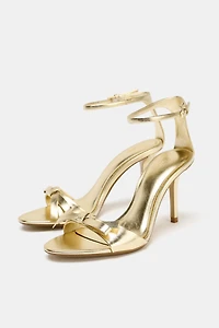 SANDALES À TALONS AVEC LACET ET EFFET MÉTALLISÉ