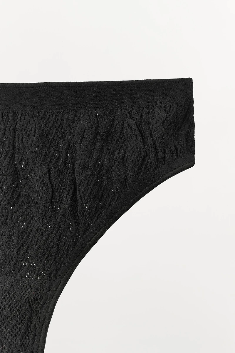 SEAMLESS LACE PANTIES