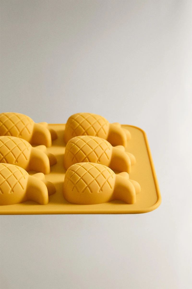 PINE CONE SILICONE ICE TRAY (12 CUBES)