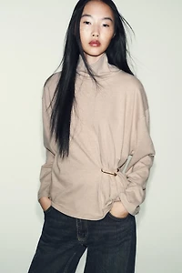 SOFT METAL APPLIQUÉ TOP