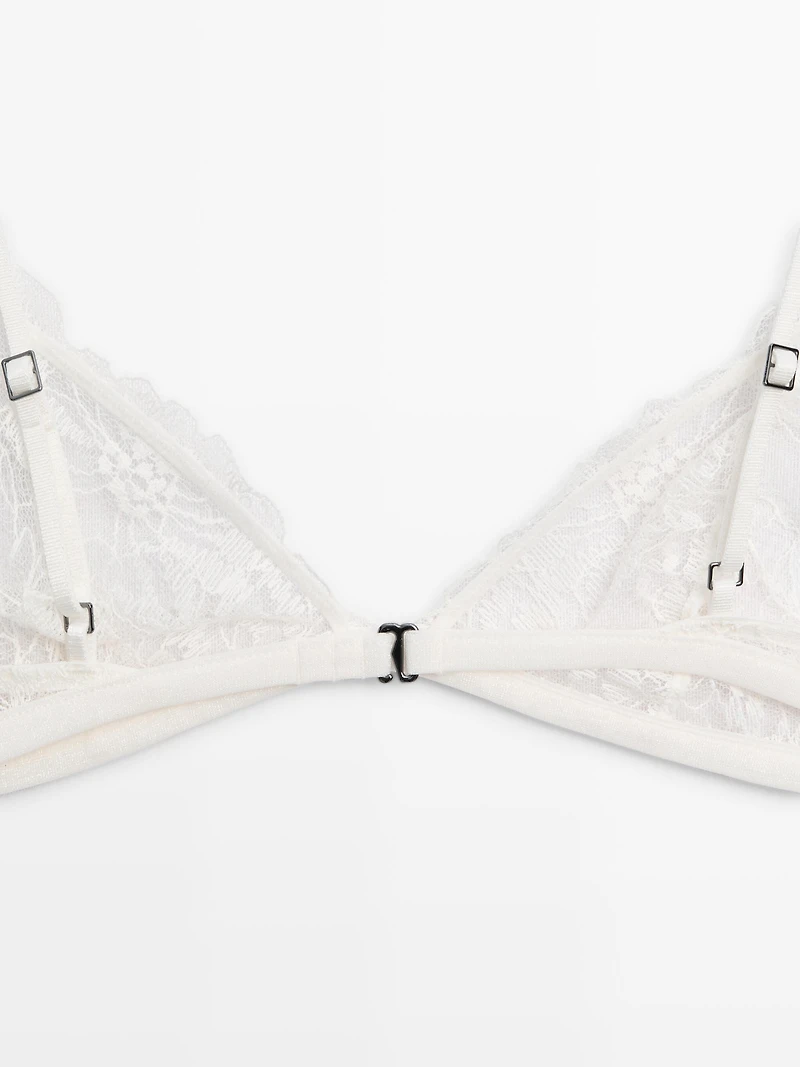 Lace bralette with scalloped details