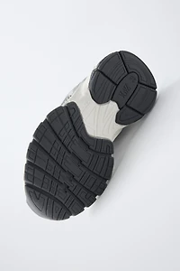 MESH SNEAKERS