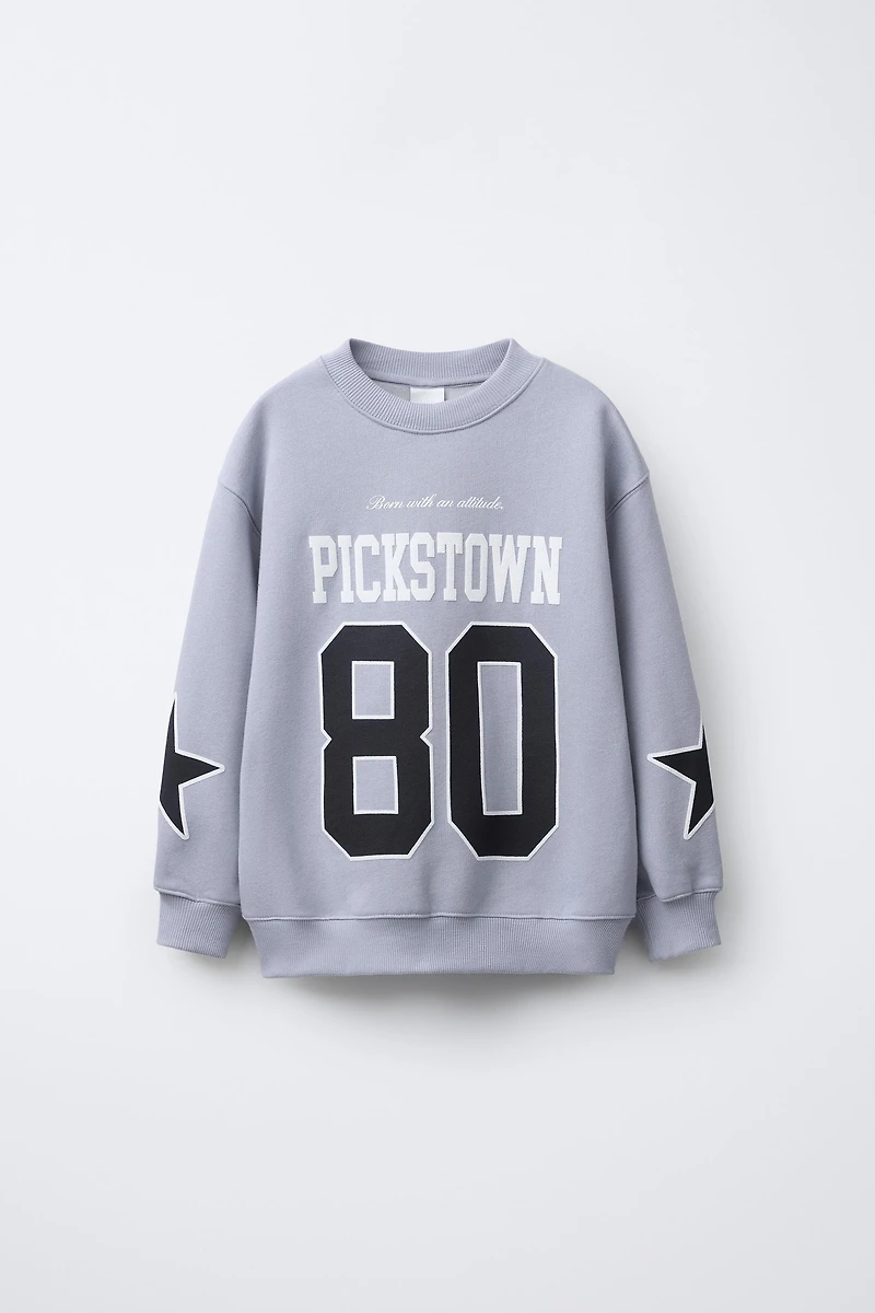 PRINTED NUMBER AND TEXT SWEATSHIRT