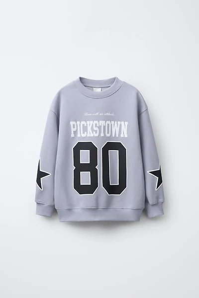 PRINTED NUMBER AND TEXT SWEATSHIRT