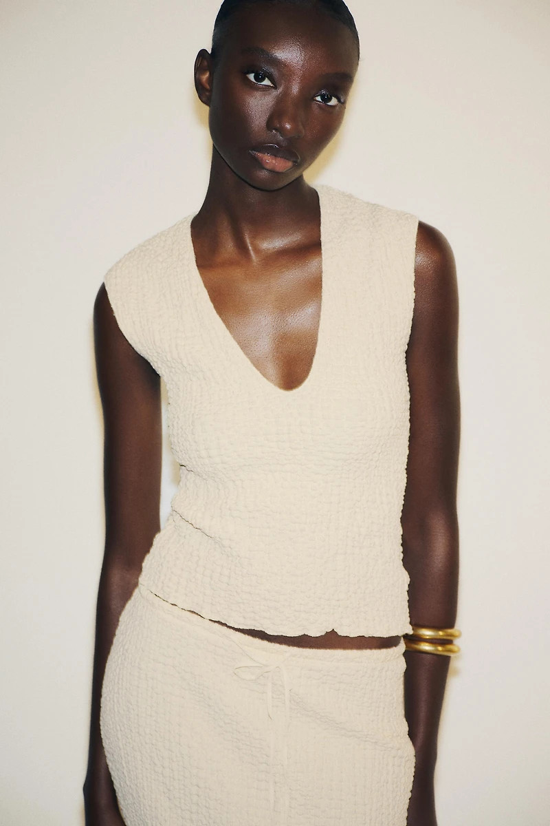TEXTURED TOP