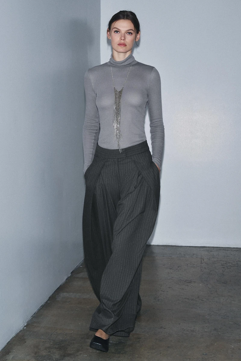 HIGH COLLAR RIBBED TOP