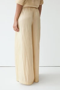 Pantalon fluide en tissu satiné