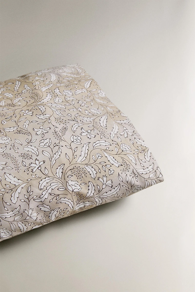 LEAF PRINT PILLOWCASE