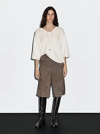 Bermuda long en cuir finition daim