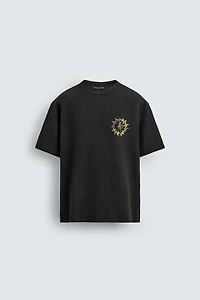 T-SHIRT EN MAILLE DÉLAVÉ IMPRIMÉS
