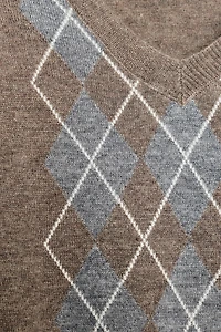 PULL AVEC LAINE À LOSANGES