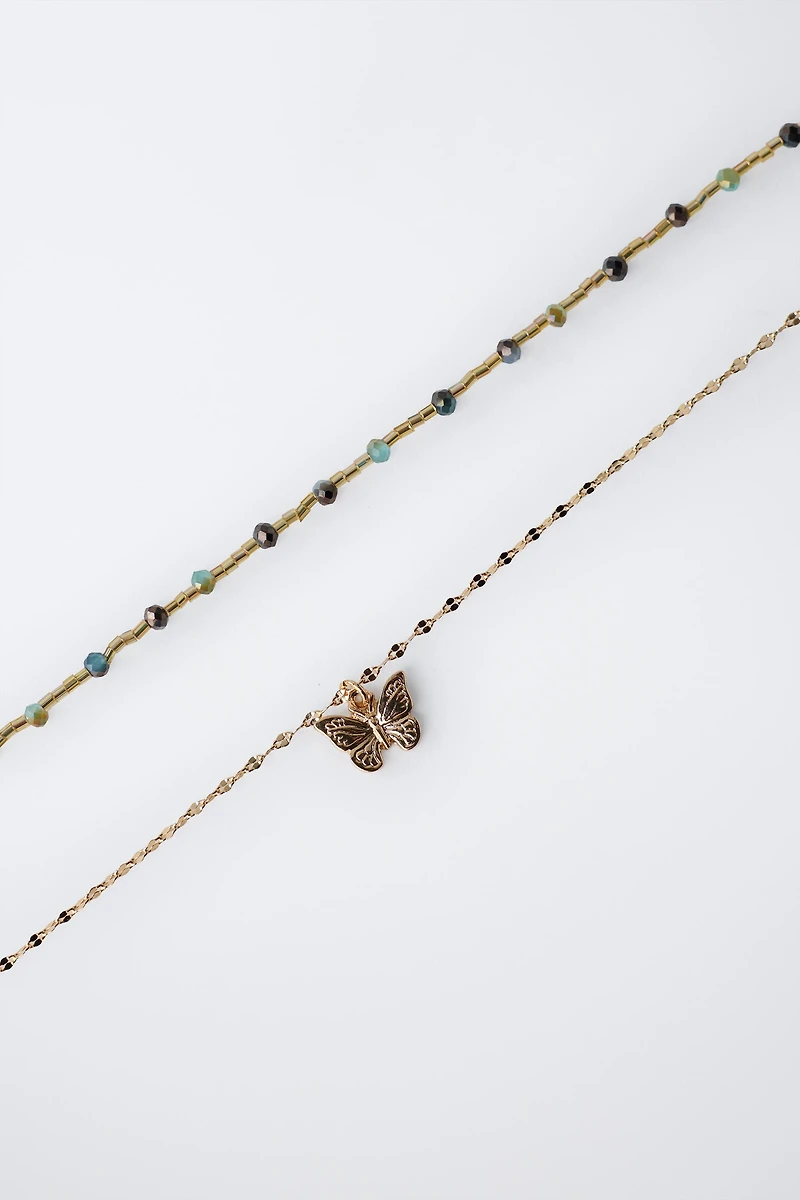 LOT DE DEUX COLLIERS À PERLES PAPILLON