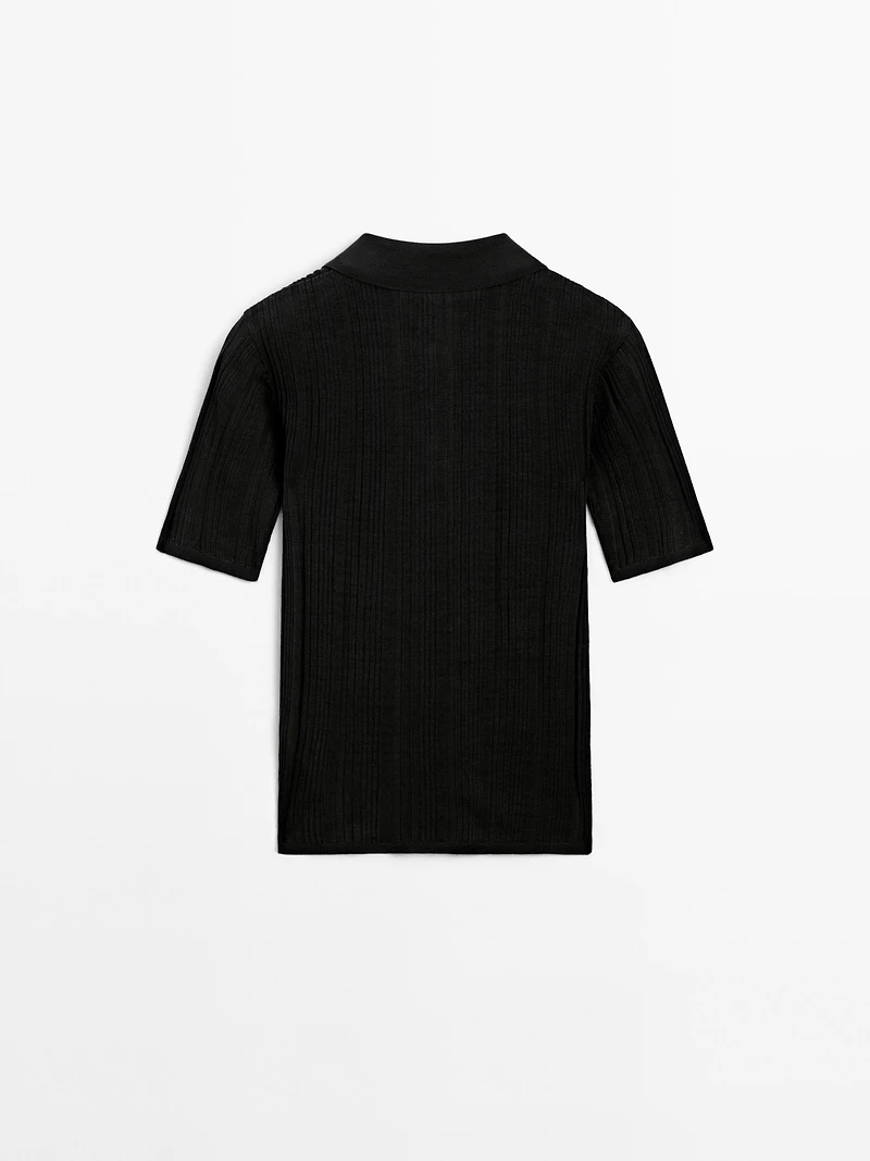 100% cotton polo shirt with ribbed detail