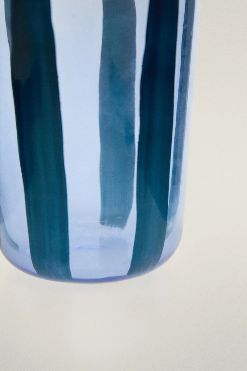 GLASS TUMBLER WITH LINE DESIGN
