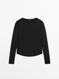 Long sleeve T-shirt with rounded hem