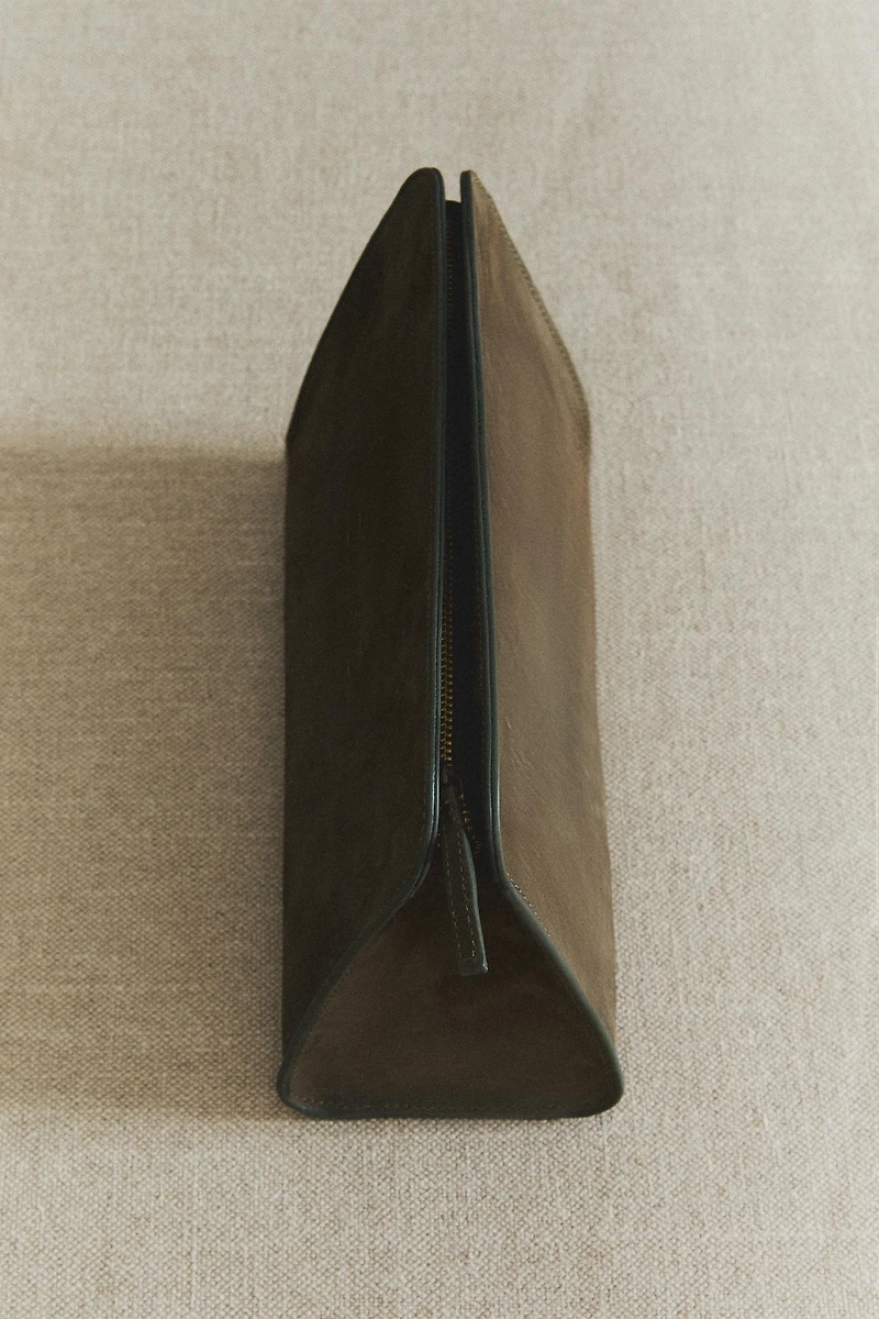 LEATHER TOILETRY BAG
