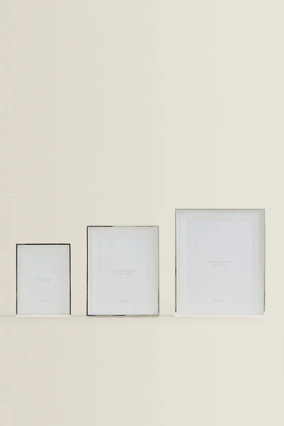 METAL PICTURE FRAME WITH A TIERED PASSE-PARTOUT