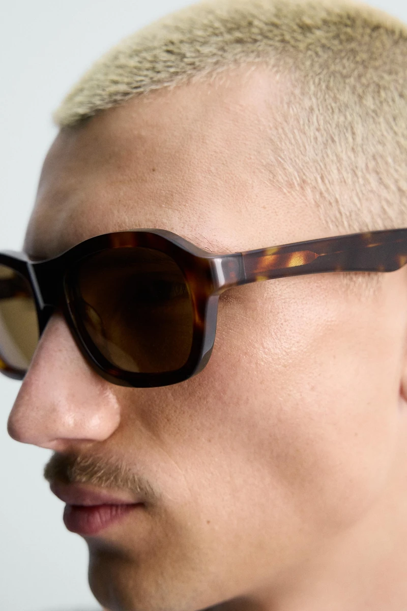 OVAL SUNGLASSES